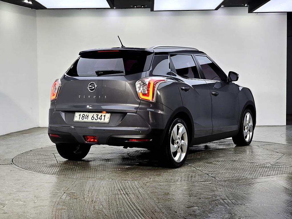 Ssangyong Tivoli - Vista 4