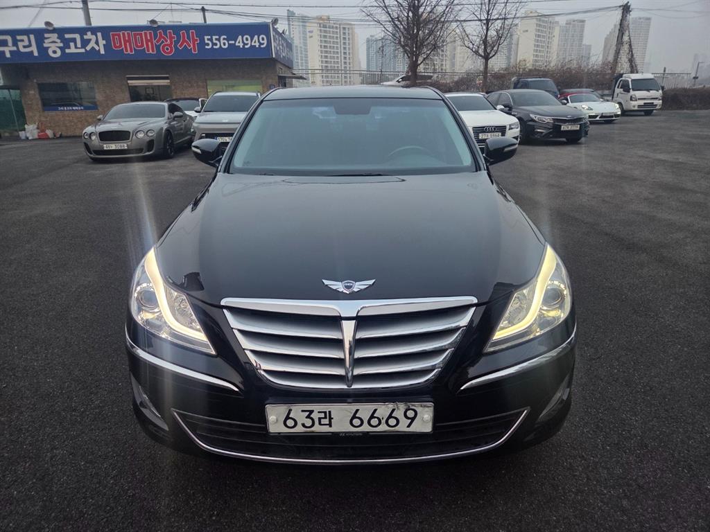 HYUNDAI Genesis - Vista 2