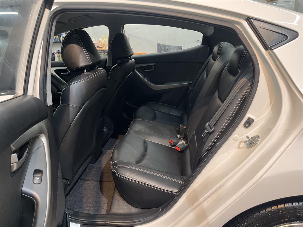 HYUNDAI Avante 2011 Blanco - Importación desde Corea - HF Imports Iquique - Foto 17