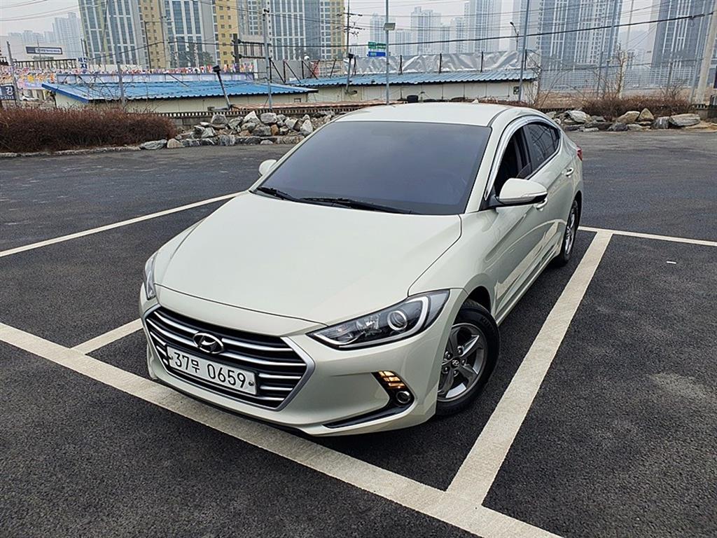 HYUNDAI Avante - Vista 7