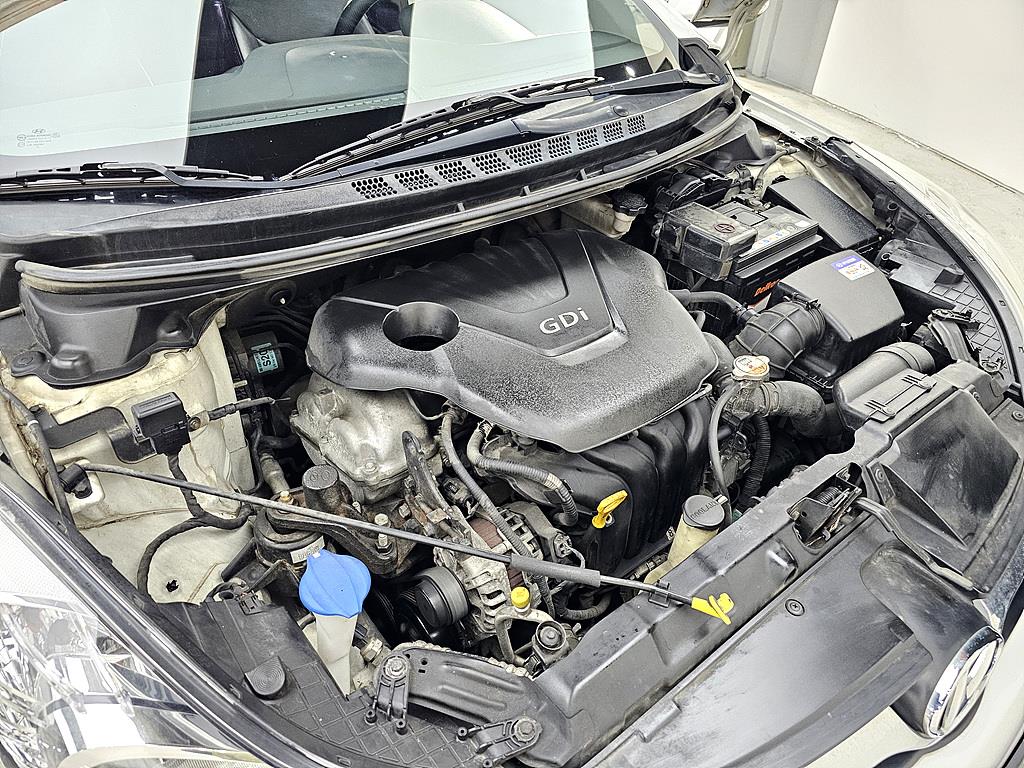 HYUNDAI Avante - Vista 6