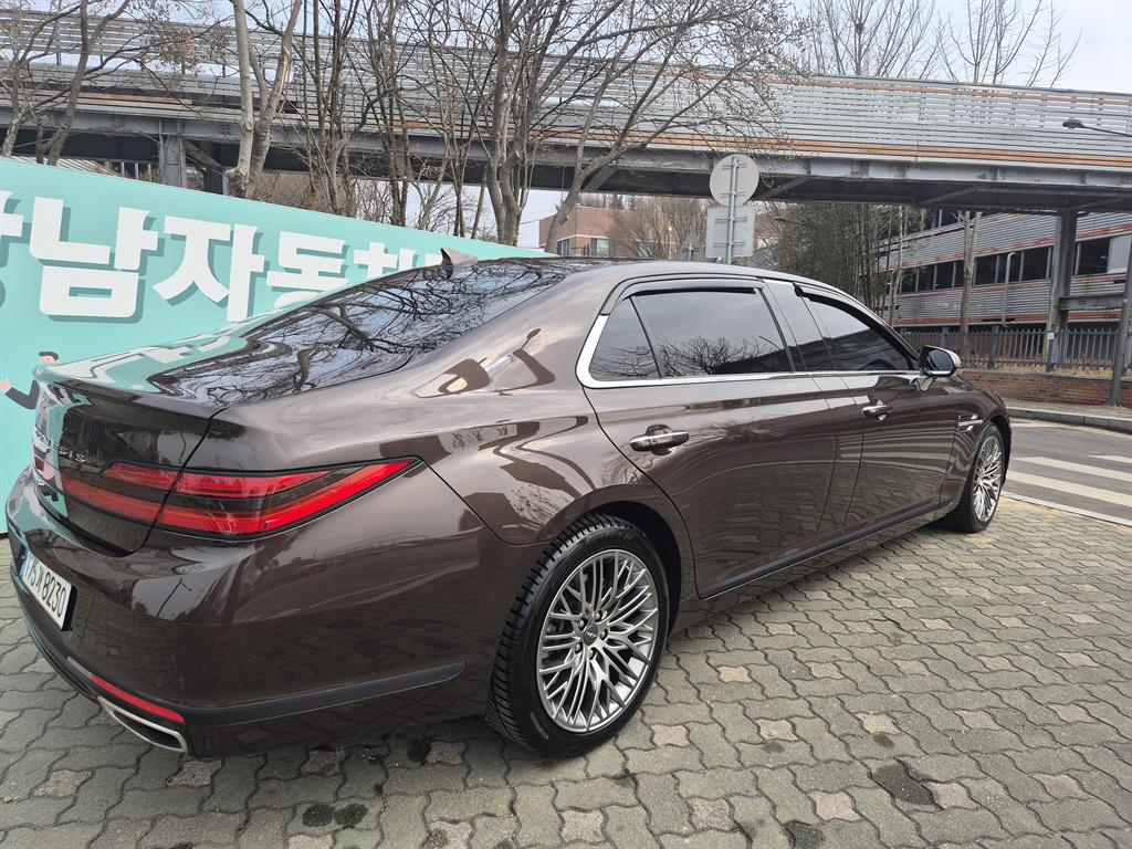 Genesis G90 - Vista 5