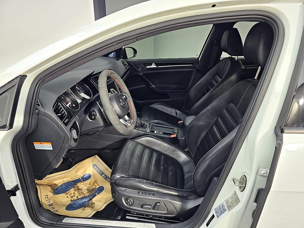 Volkswagen Golf - Vista 8