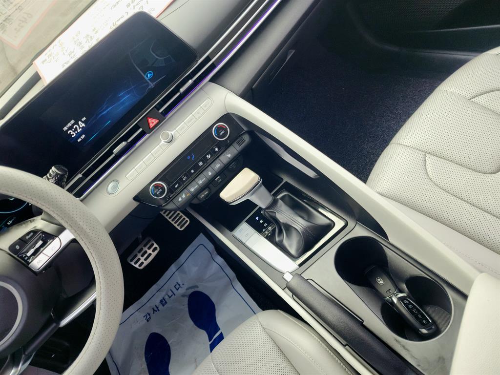 HYUNDAI Avante - Vista 11