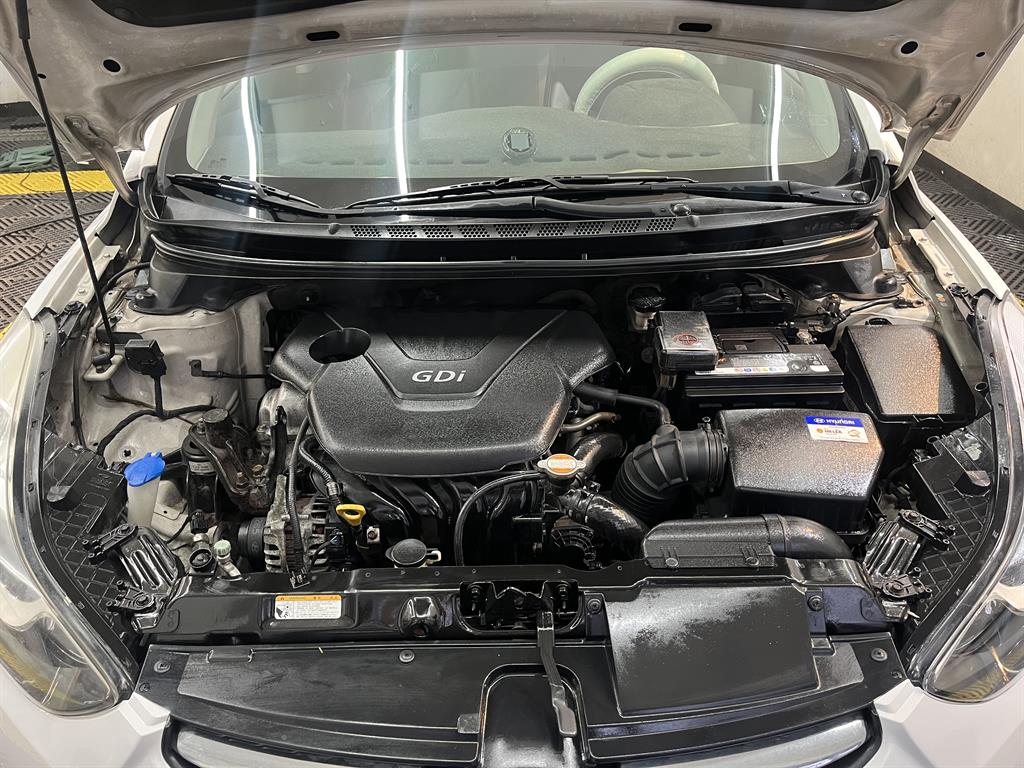 HYUNDAI Avante - Vista 8