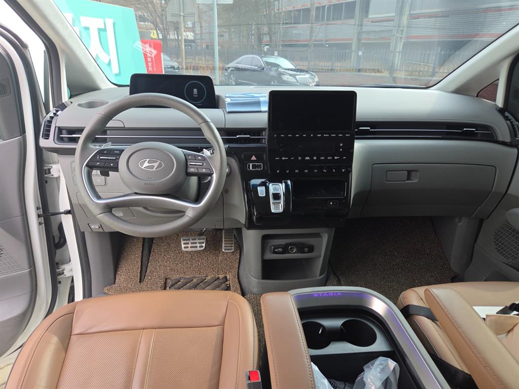 HYUNDAI Staria - Vista 11
