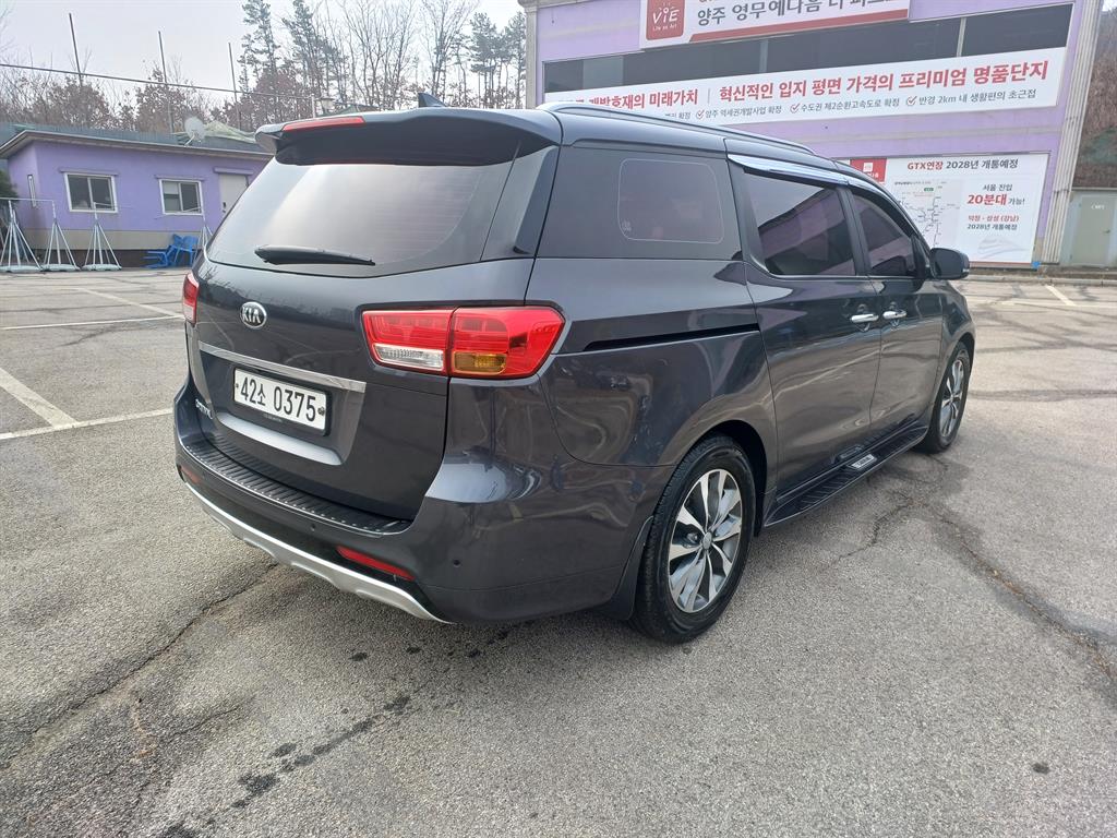 KIA Carnival - Vista 5