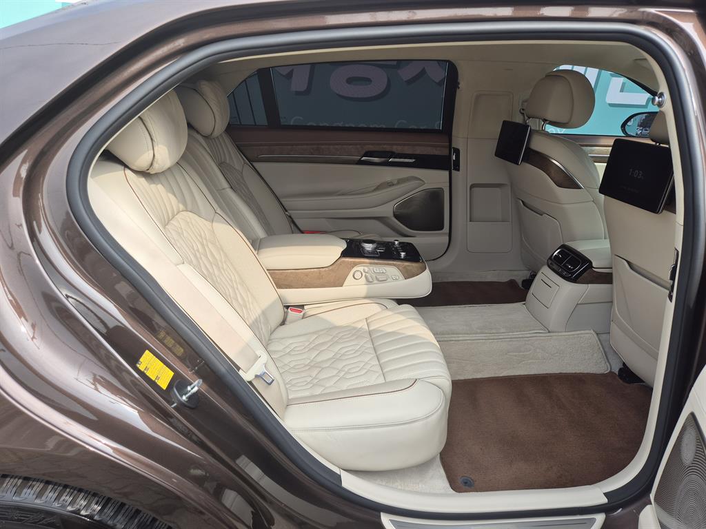 Genesis G90 - Vista 9