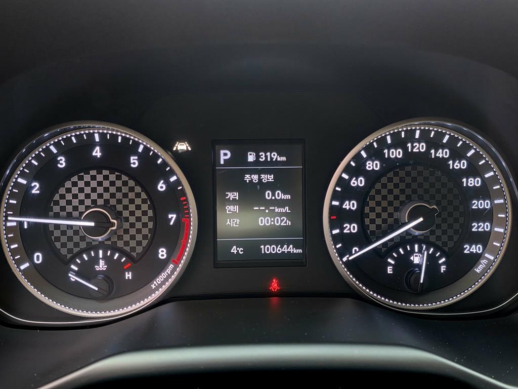 HYUNDAI Avante - Vista 5