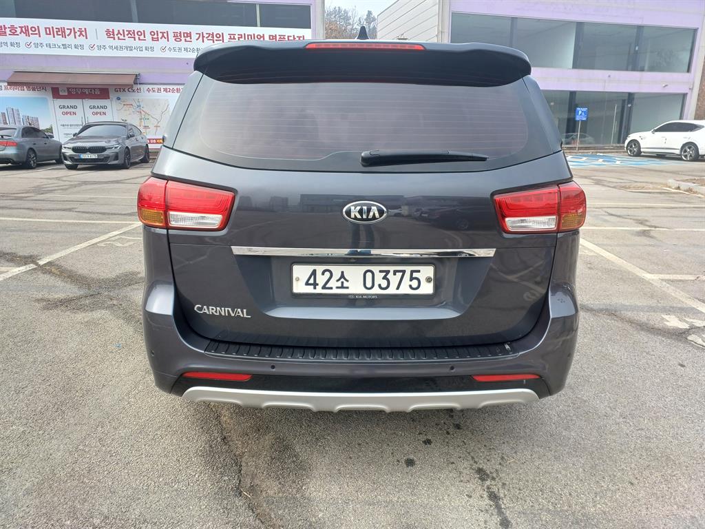 KIA Carnival - Vista 6