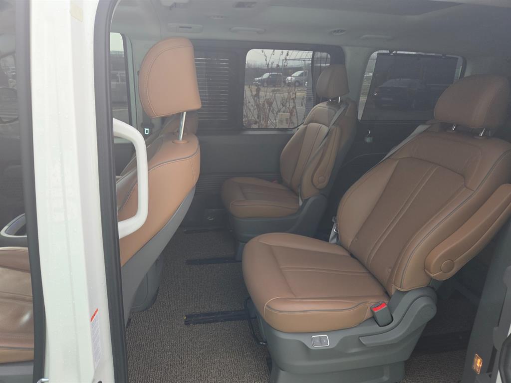 HYUNDAI Staria - Vista 10