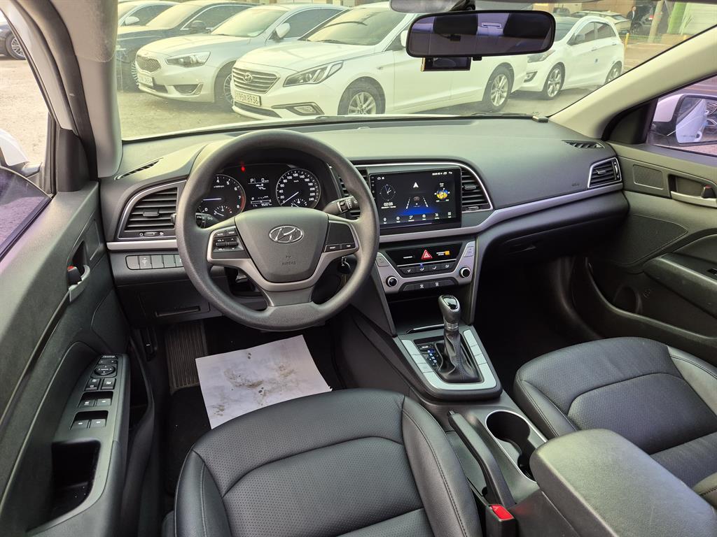 HYUNDAI Avante - Vista 6