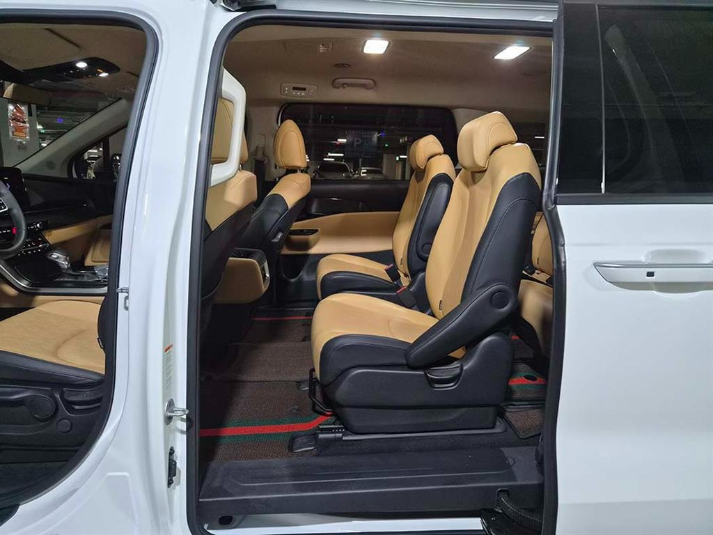 KIA Carnival - Vista 7