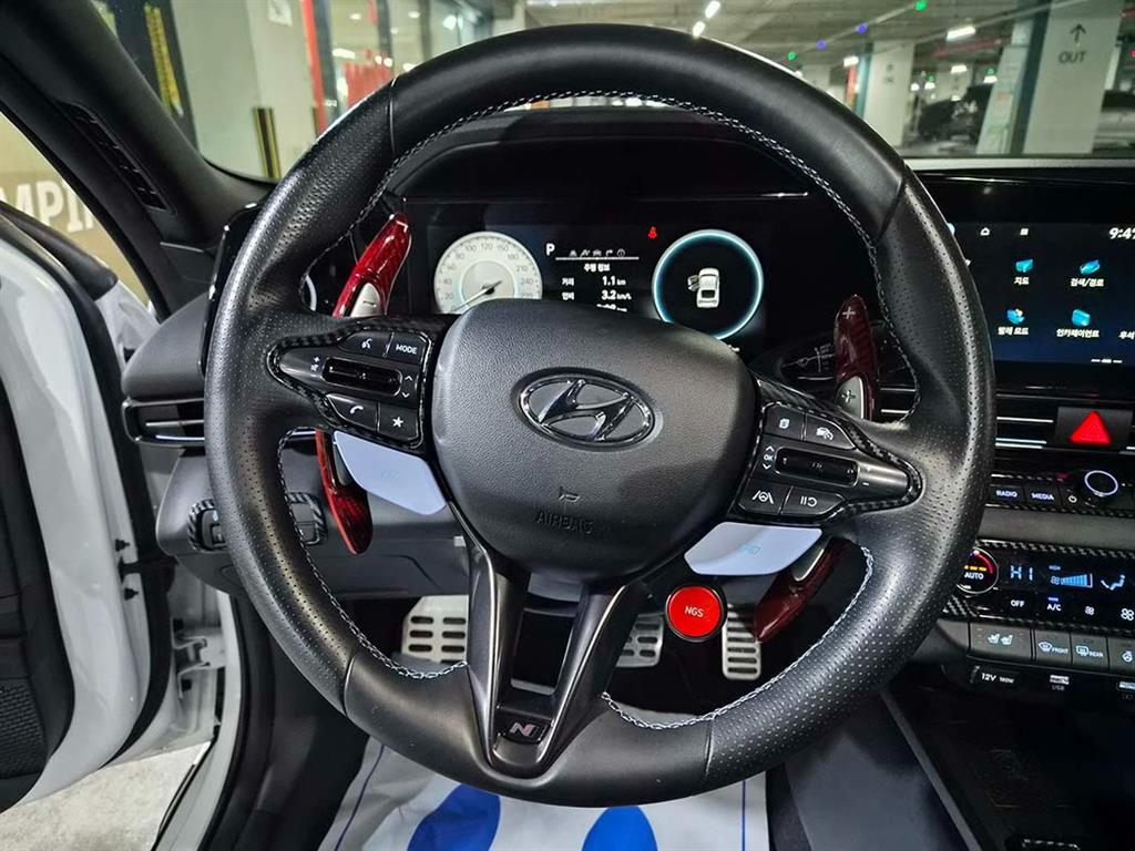 HYUNDAI Avante - Vista 8