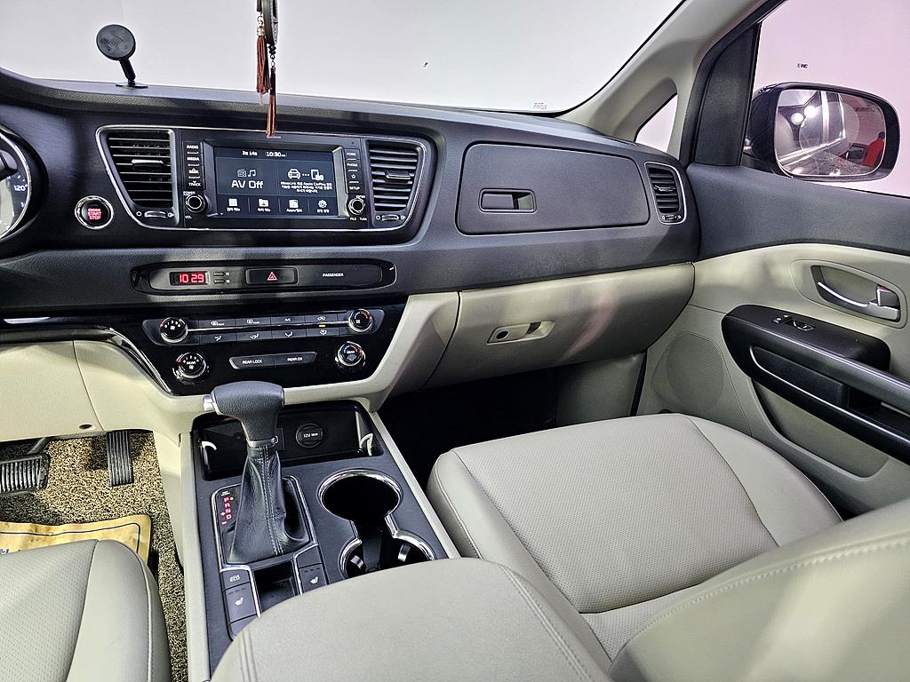 KIA Carnival - Vista 10