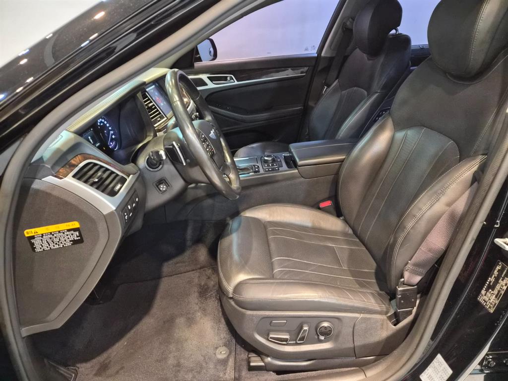 HYUNDAI Genesis - Vista 11