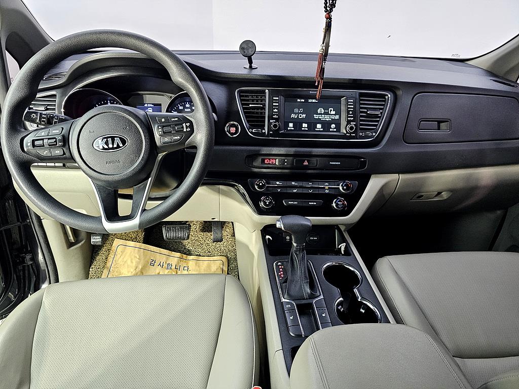 KIA Carnival - Vista 5