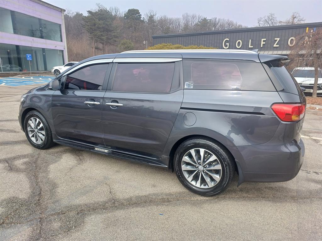 KIA Carnival - Vista 8