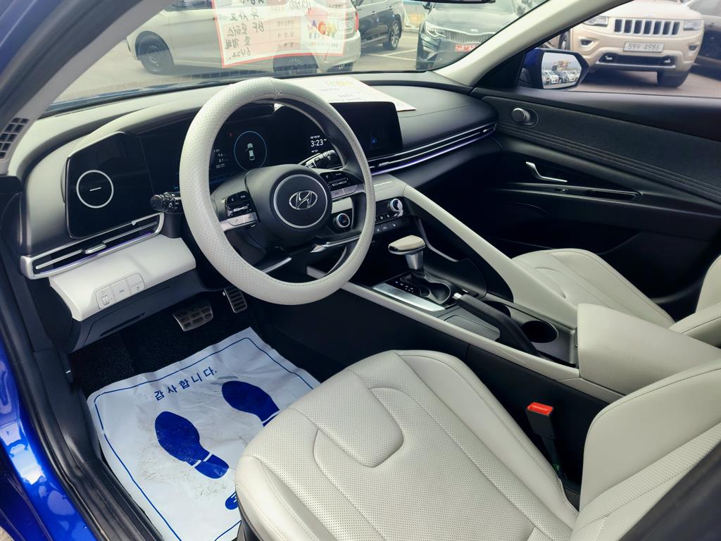 HYUNDAI Avante - Vista 7