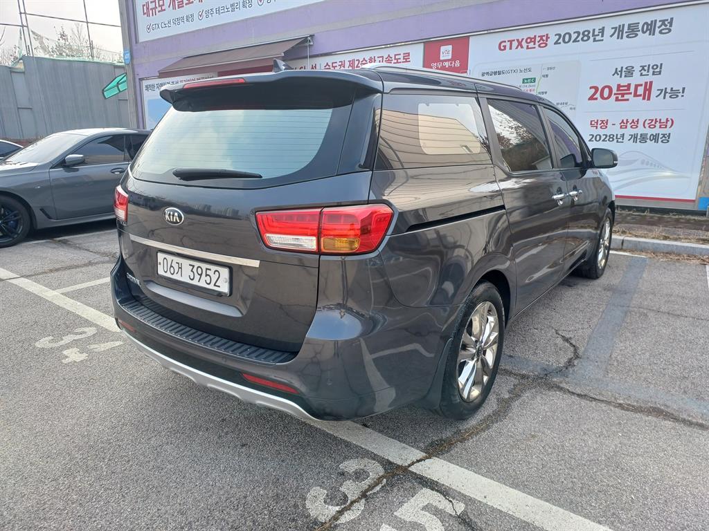 KIA Carnival - Vista 5