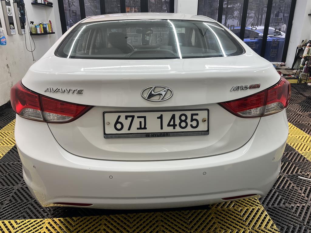 HYUNDAI Avante - Vista 5