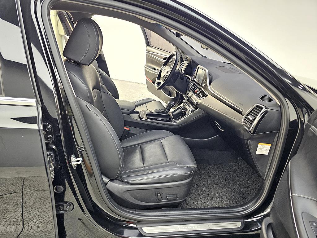 HYUNDAI Grandeur - Vista 11