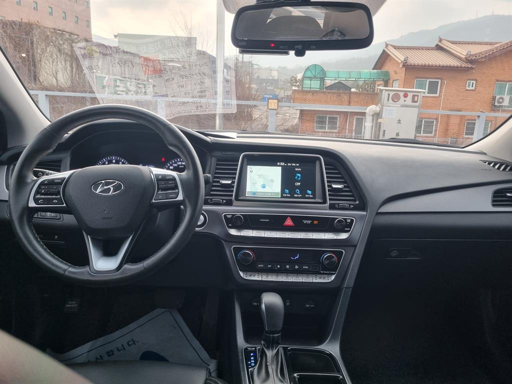 HYUNDAI Sonata - Vista 12