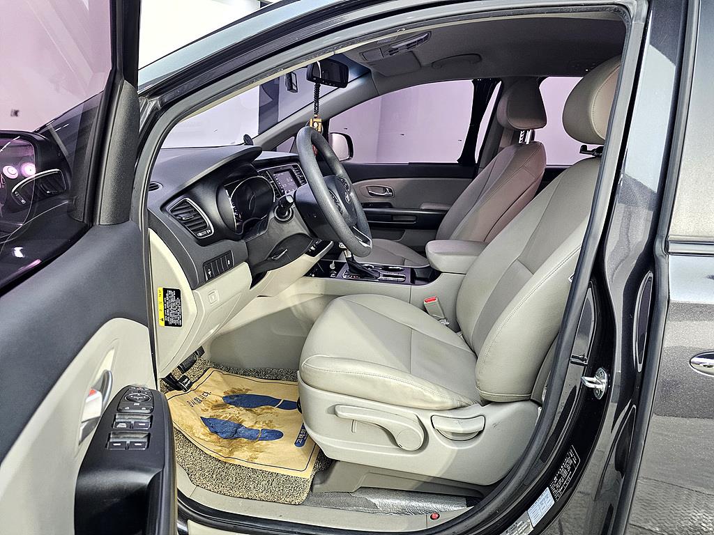 KIA Carnival - Vista 8