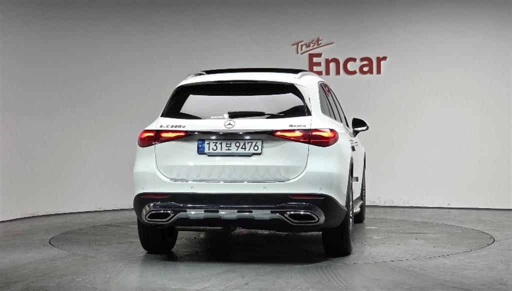 Mercedes Benz GLC Class - Vista 4