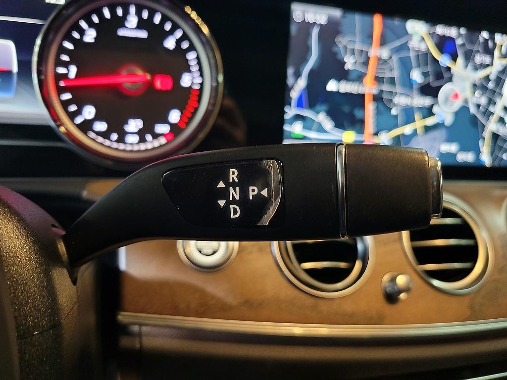 Mercedes Benz E class - Vista 12