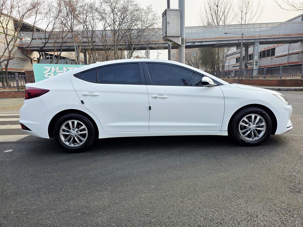 HYUNDAI Avante - Vista 4