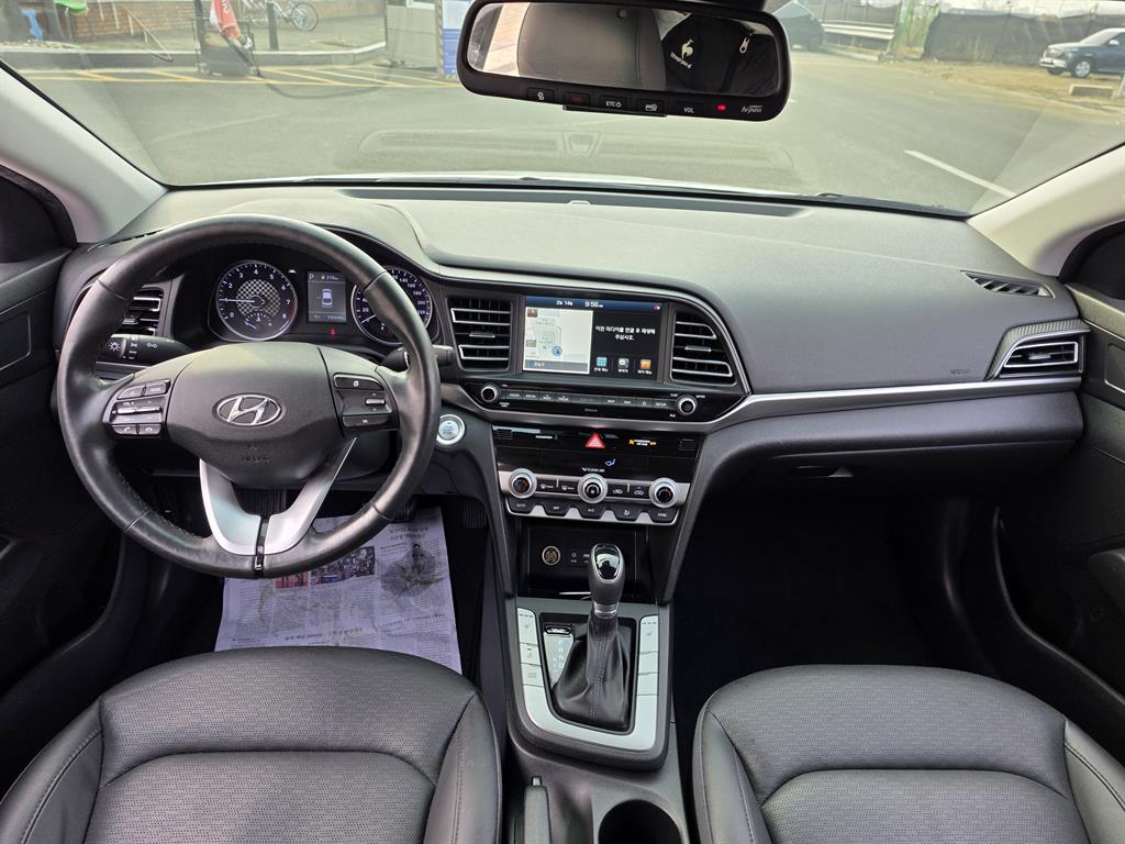 HYUNDAI Avante - Vista 12