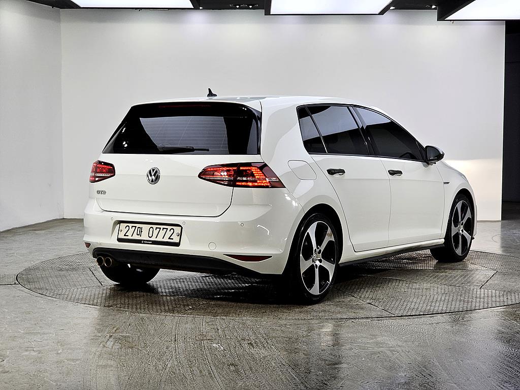 Volkswagen Golf - Vista 4