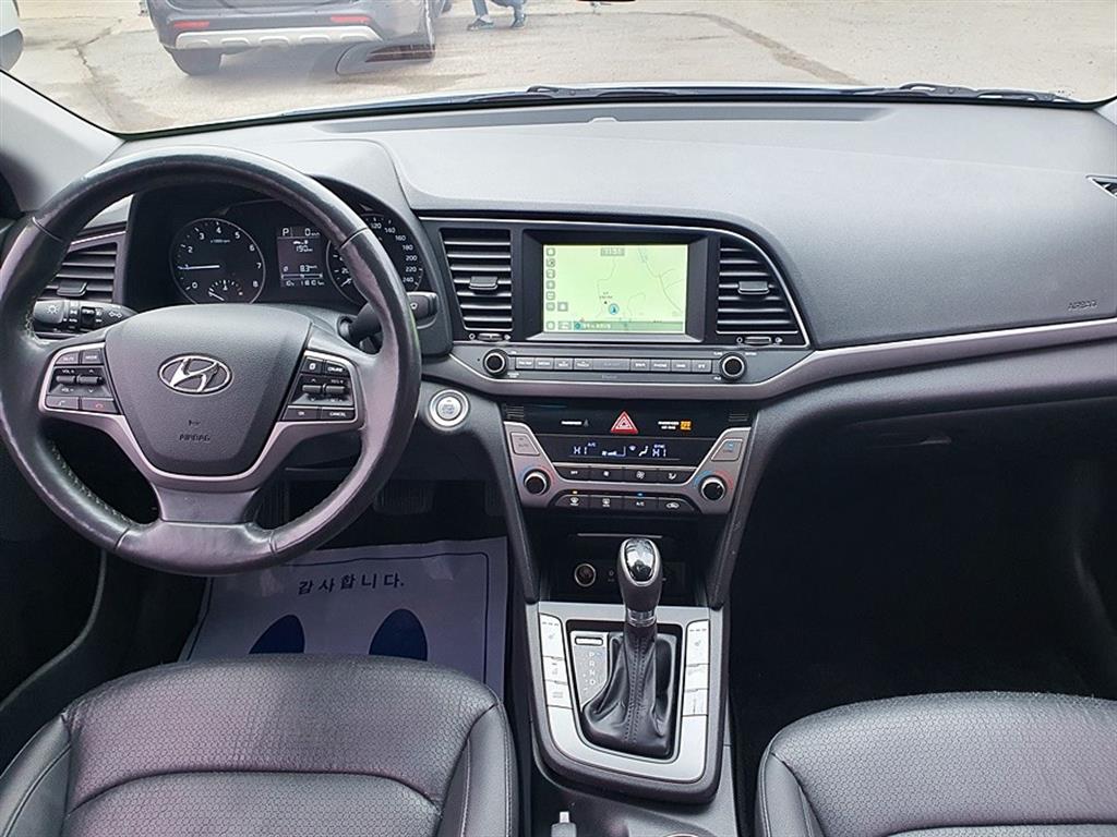 HYUNDAI Avante - Vista 11