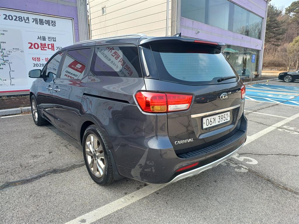 KIA Carnival - Vista 7