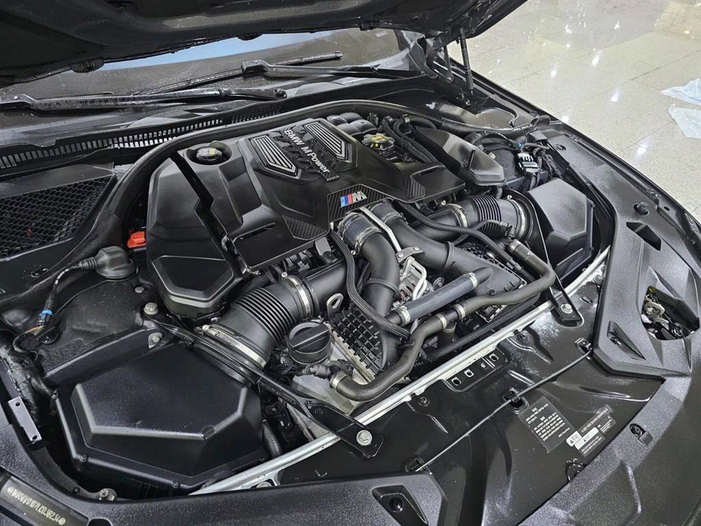 BMW 8 Series - Vista 5