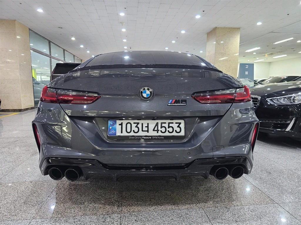 BMW 8 Series - Vista 4