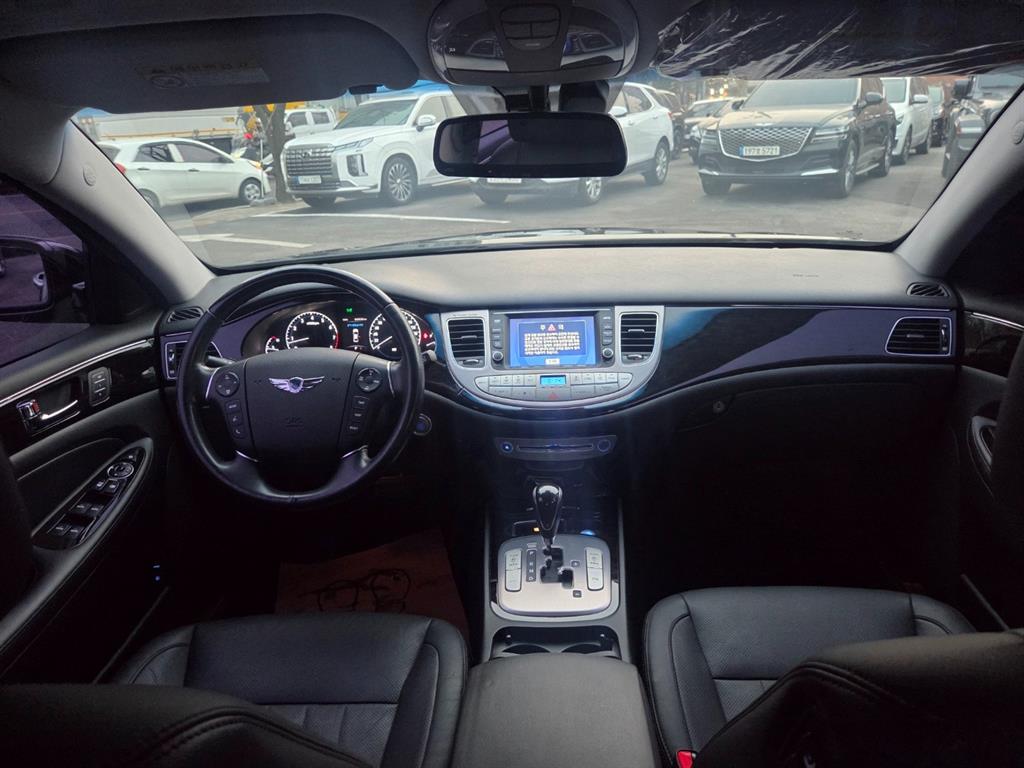 HYUNDAI Genesis - Vista 8