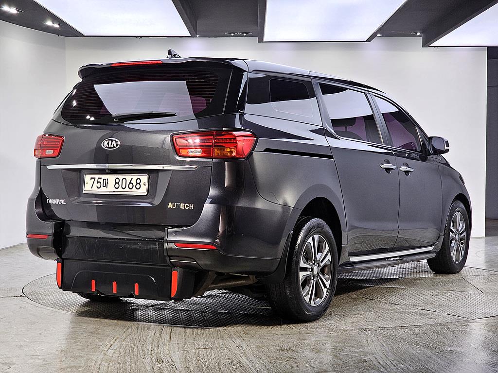 KIA Carnival - Vista 4