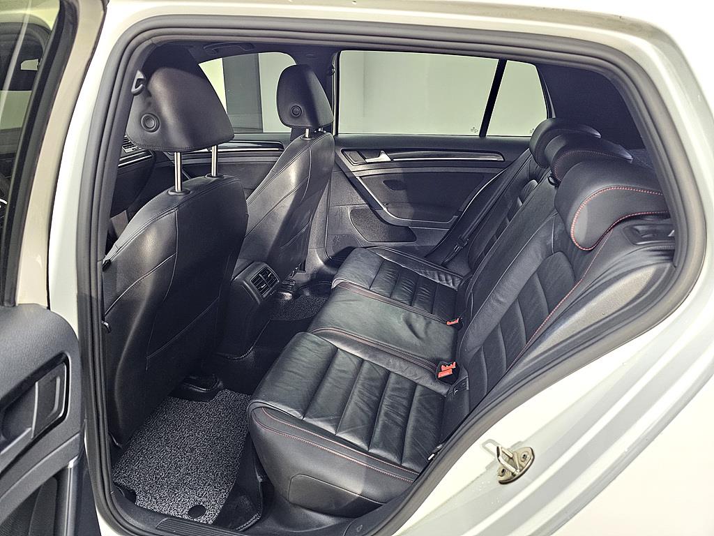 Volkswagen Golf - Vista 9