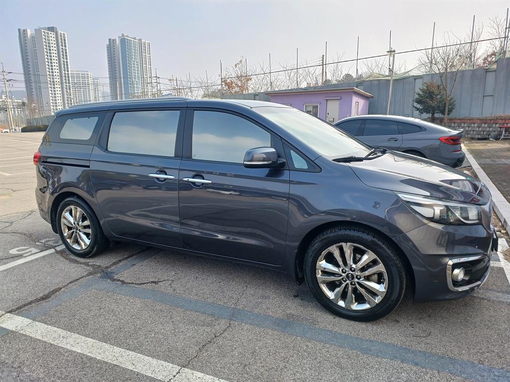KIA Carnival - Vista 4