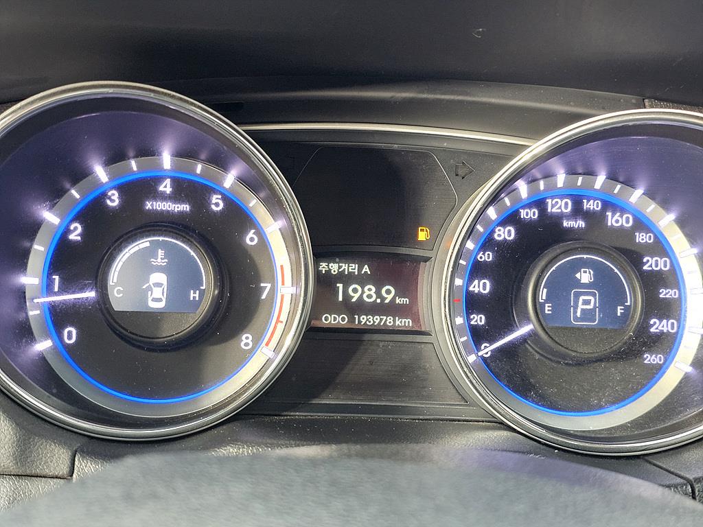 HYUNDAI Sonata - Vista 7