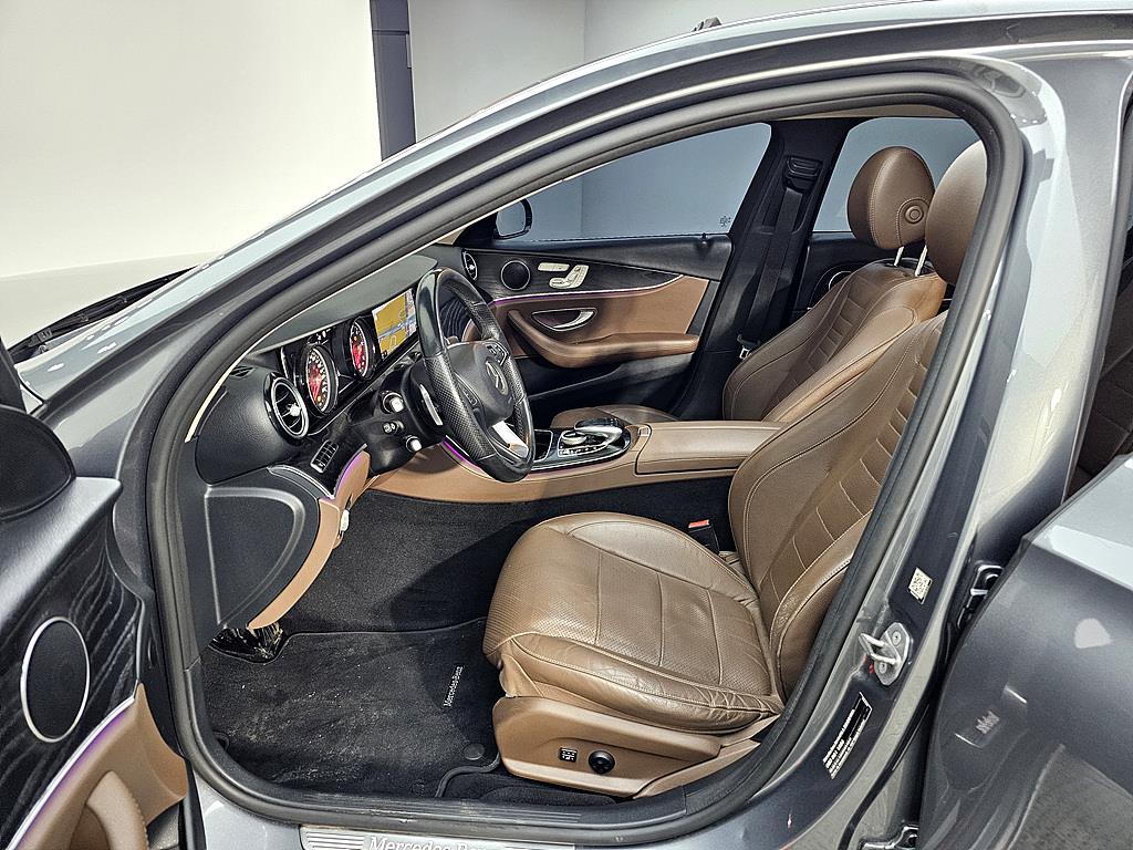 Mercedes Benz E class - Vista 8