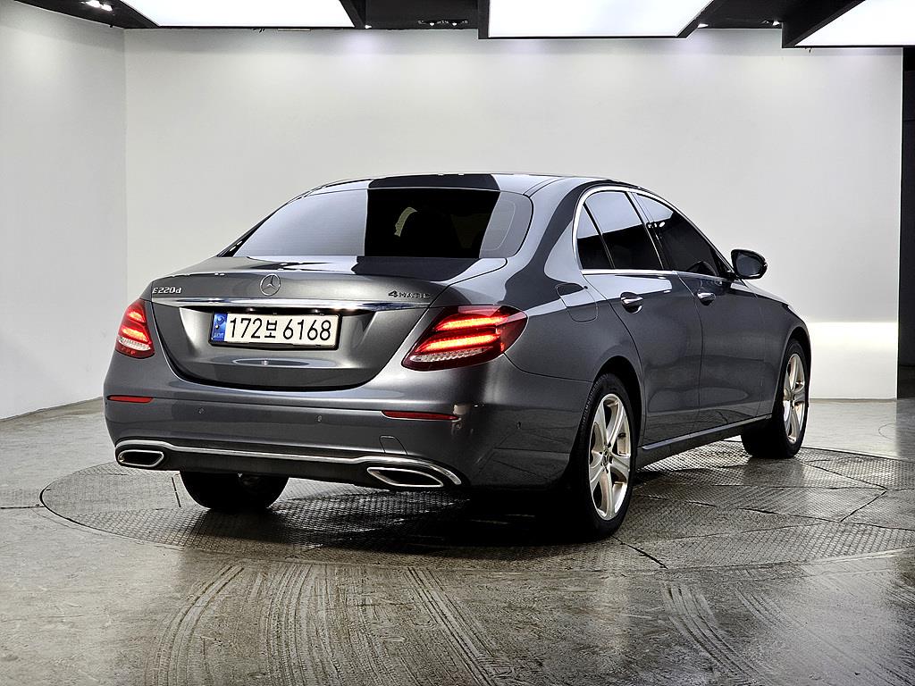 Mercedes Benz E class - Vista 4