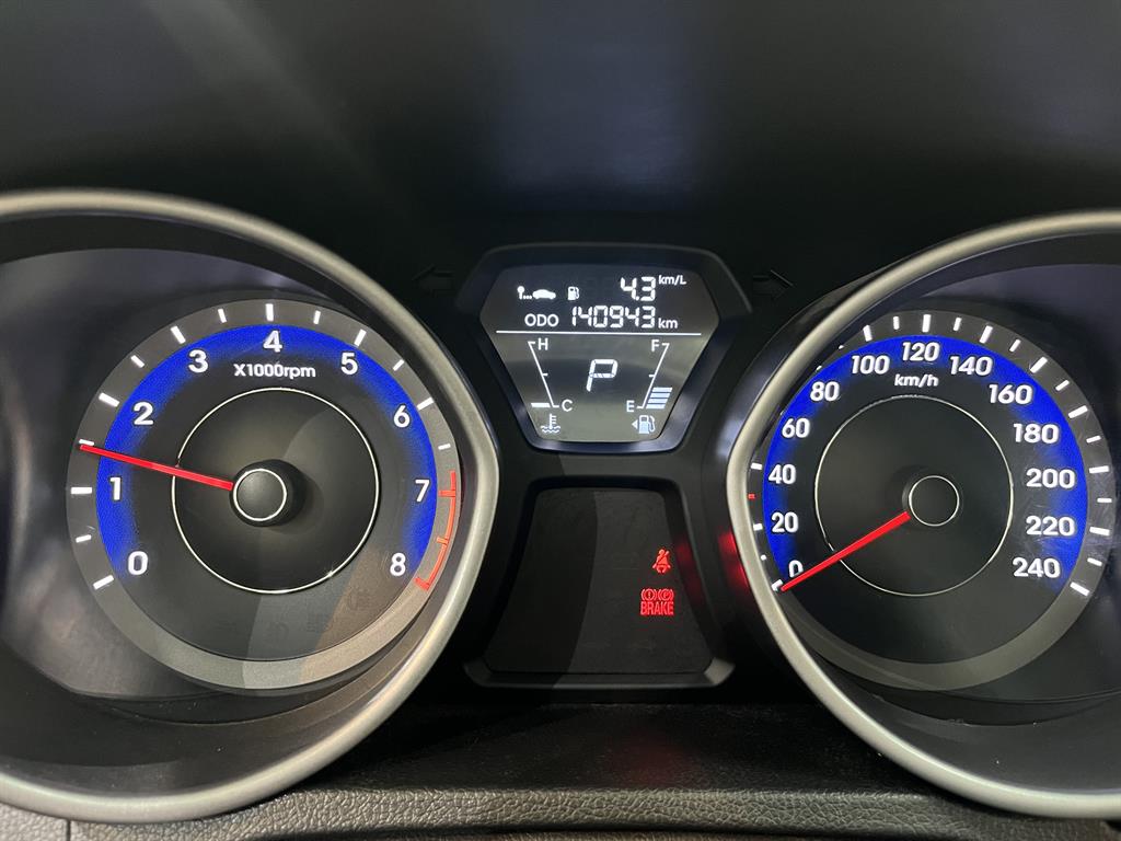 HYUNDAI Avante - Vista 12