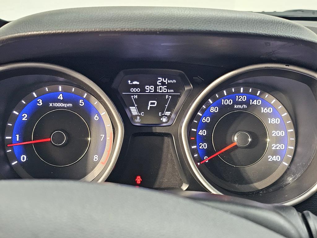 HYUNDAI Avante - Vista 7