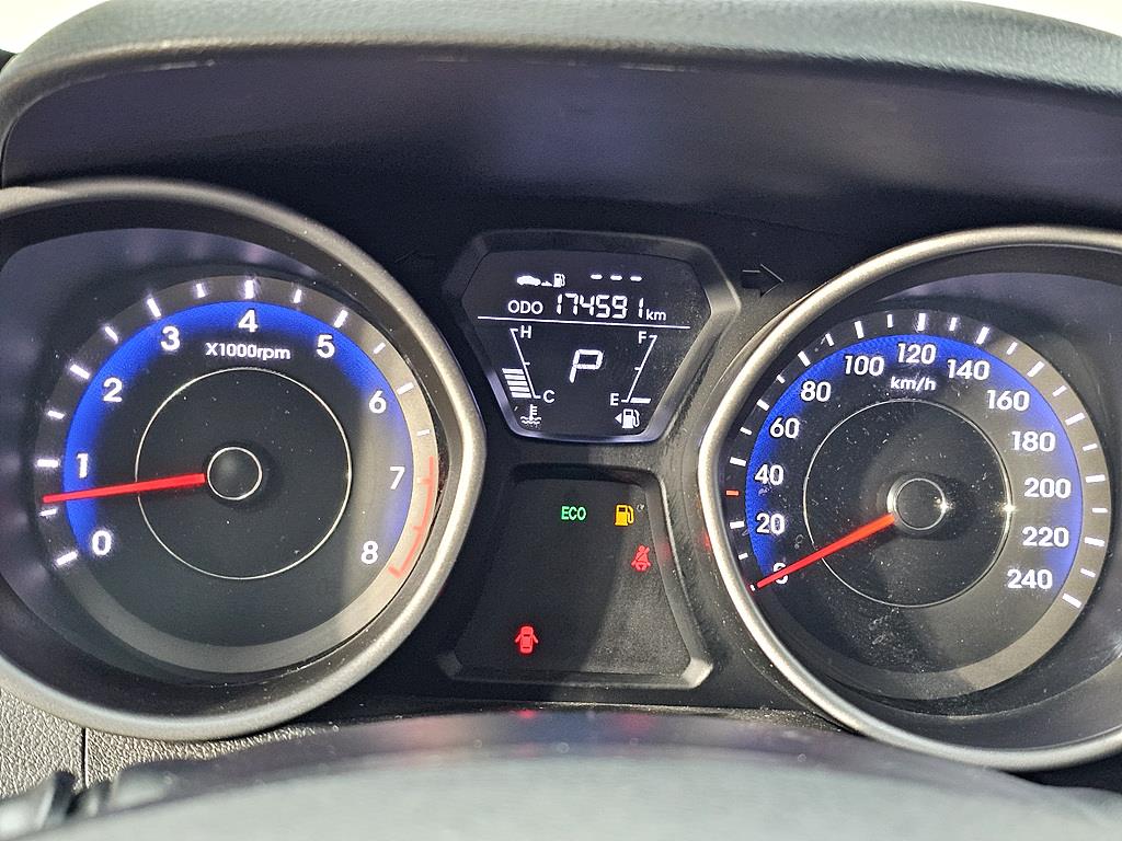 HYUNDAI Avante - Vista 7