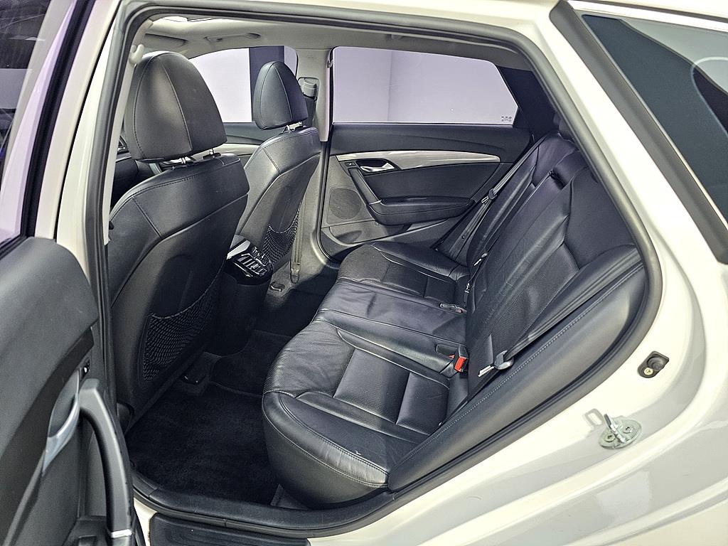 HYUNDAI i40 - Vista 9