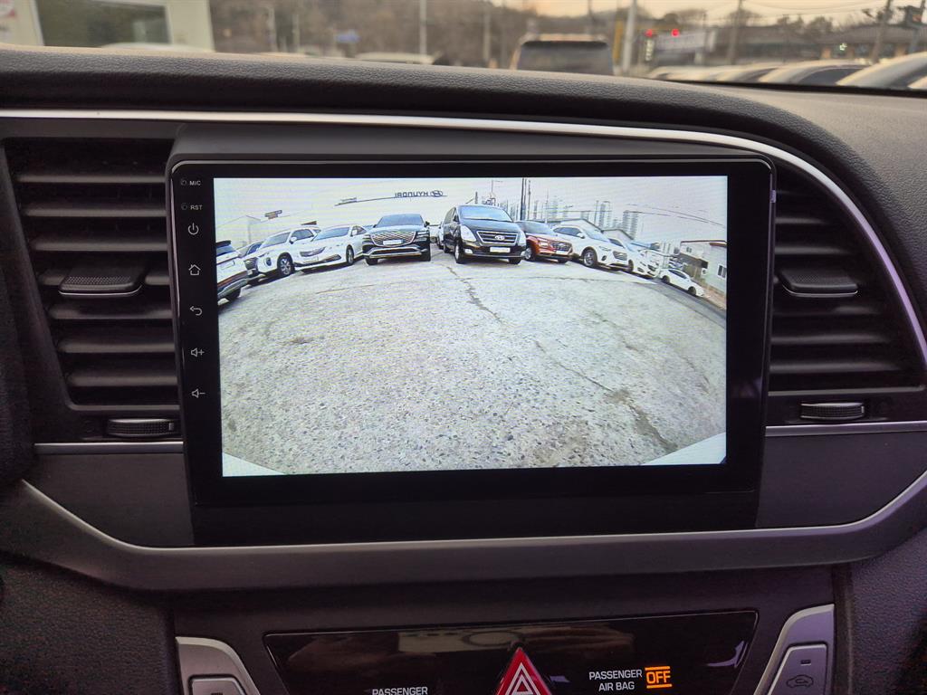 HYUNDAI Avante - Vista 12