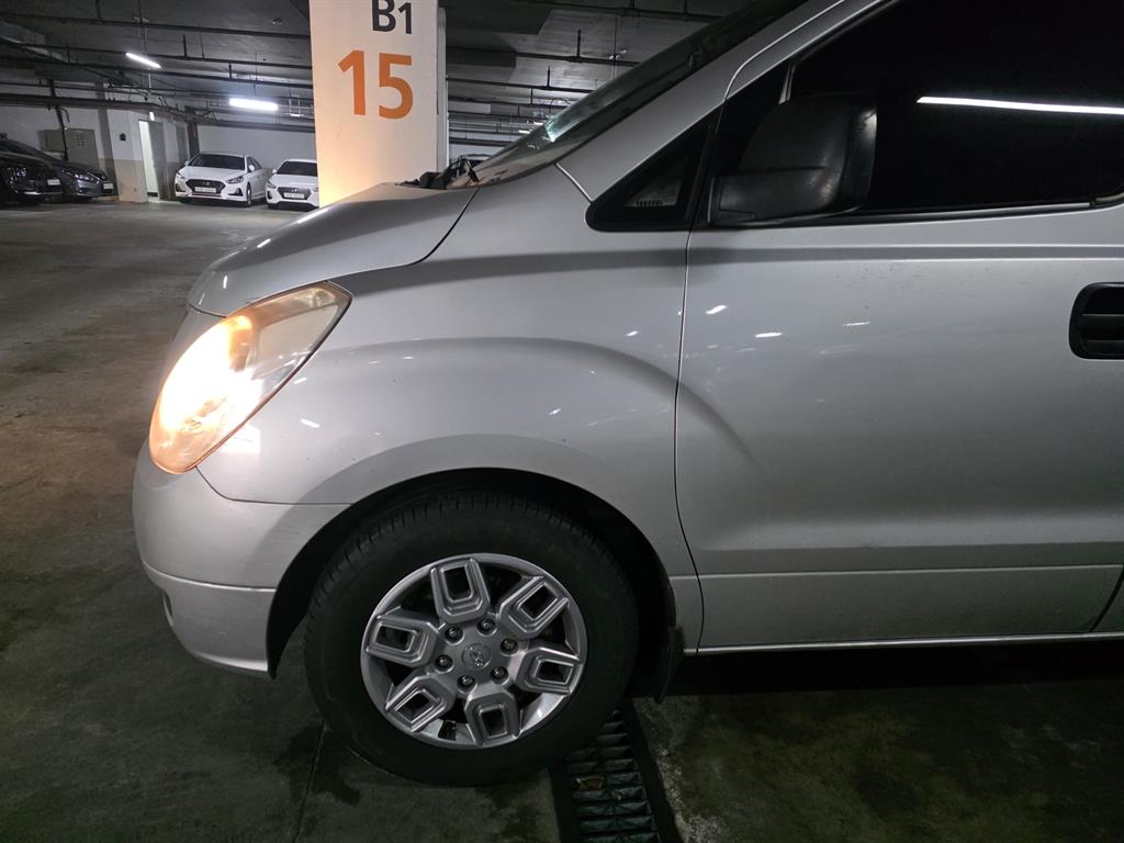 HYUNDAI Starex - Vista 3